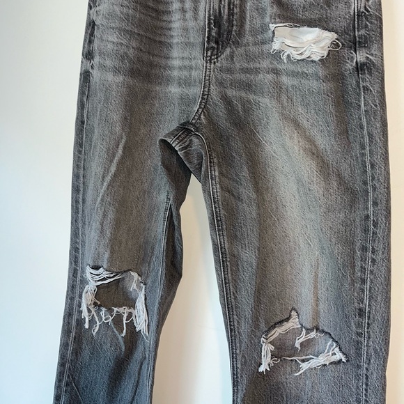 American Eagle Ripped Mom Jean in Smoked Gray 6 - Picture 7 of 16